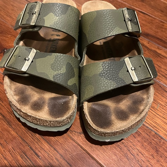 Birkenstock Arizona size 7 Camo - Picture 2 of 3